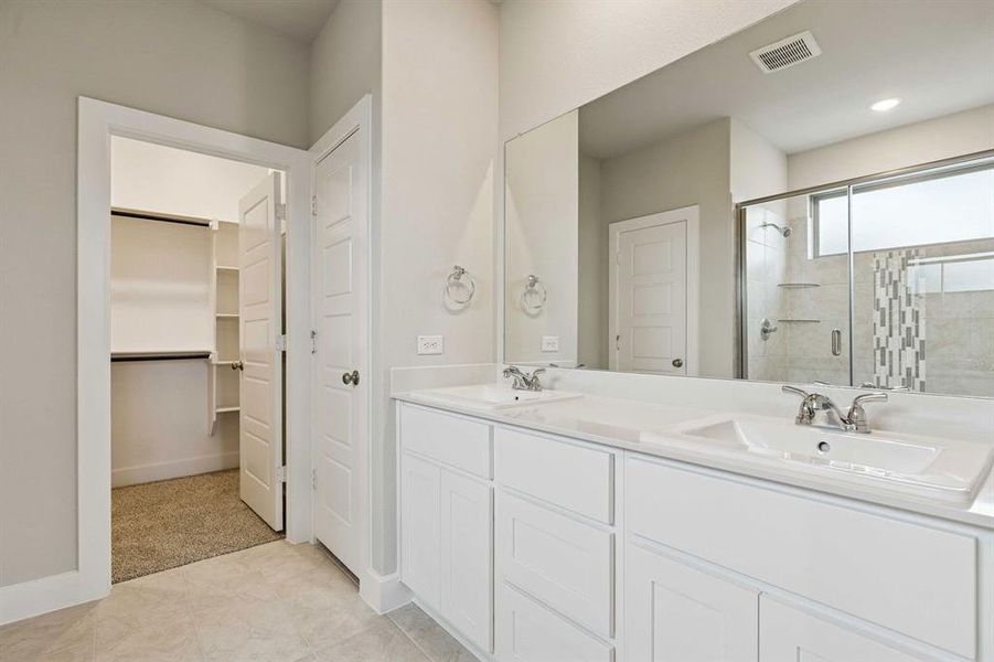 2101 Hazel Lily 2101 Hazel Lily