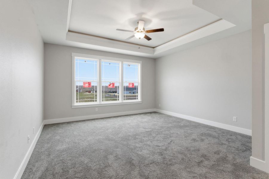 Spacious, unfurnished interior of a new home in Las Palomas Country Club Estates, La Vernia (Image 24).