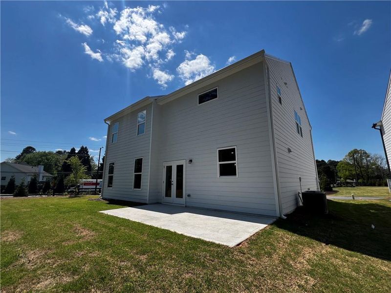 Exterior details and patio area of a home in Hickory Heights, Acworth (Image 20).