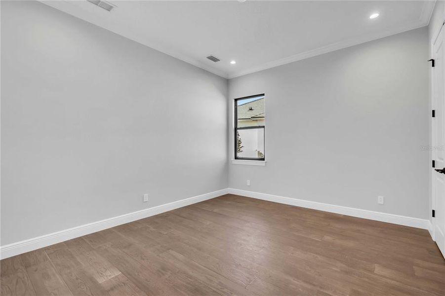 Spacious, unfurnished interior of a new home in , Sarasota (Image 42).