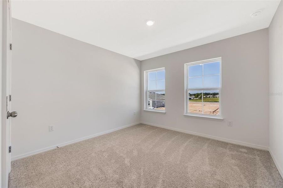 Spacious, unfurnished interior of a new home in Eden Crest, Apopka (Image 8).