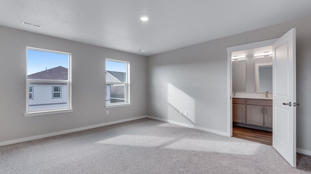 Spacious, unfurnished interior of a new home in Horizon Uptown, Aurora (Image 17).