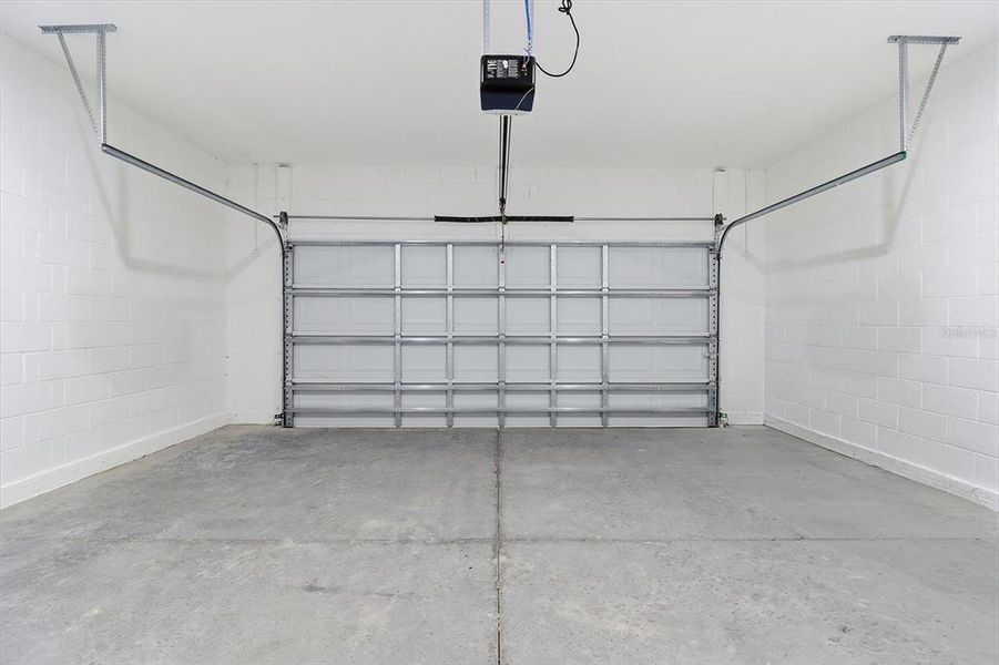 Spacious, unfurnished interior of a new home in , Citrus Springs (Image 37).