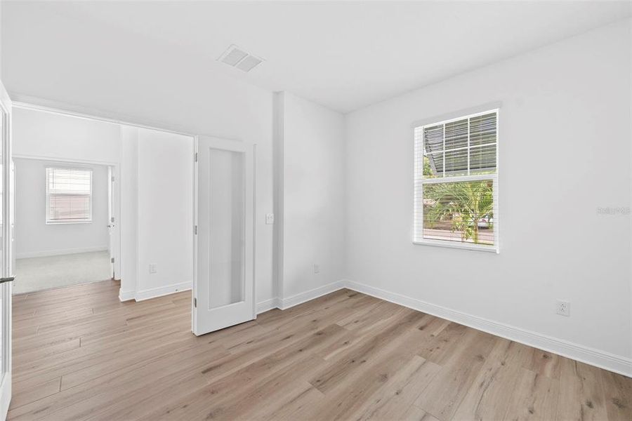 Spacious, unfurnished interior of a new home in , St. Petersburg (Image 35).