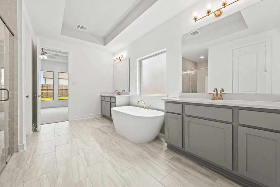 Representative image. Features, selections and colors may vary.