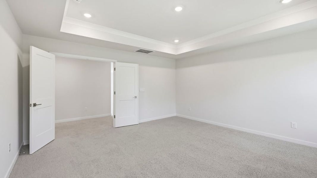 Spacious, unfurnished interior of a new home in Sycamore Cove, Woodruff (Image 33).