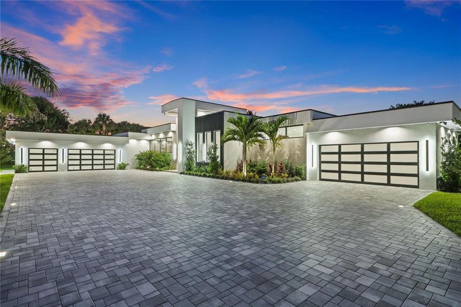 8795 valencia.jpg 2