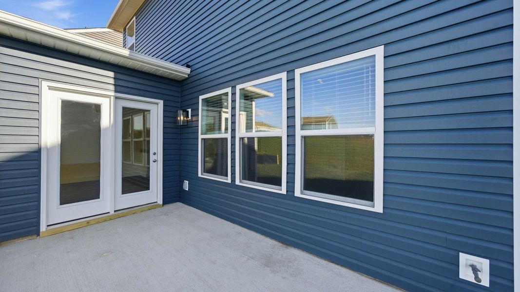 Exterior details and patio area of a home in Fieldcrest Acres, Blountville (Image 4).