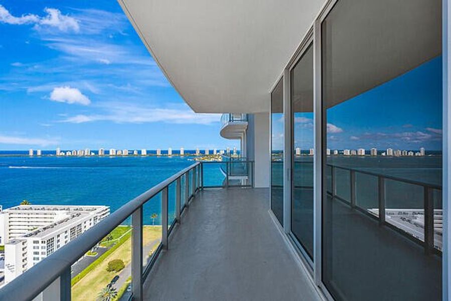 Nautilus 2105 balcony 2 Nautilus 2105 balcony 2