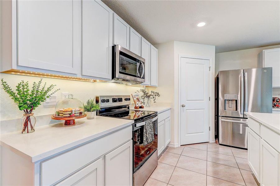 Furnished interior view inside a new home in , Spring Hill (Image 17).