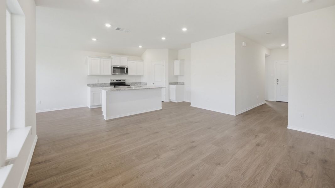 Spacious, unfurnished interior of a new home in Riverfield, Josephine (Image 7).