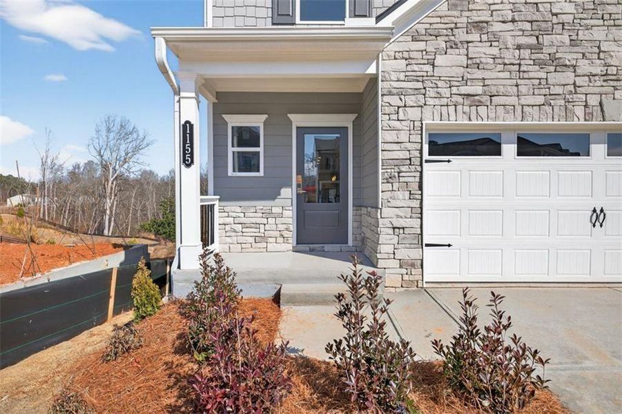 Exterior details and patio area of a home in Sanders Park, Austell (Image 3).
