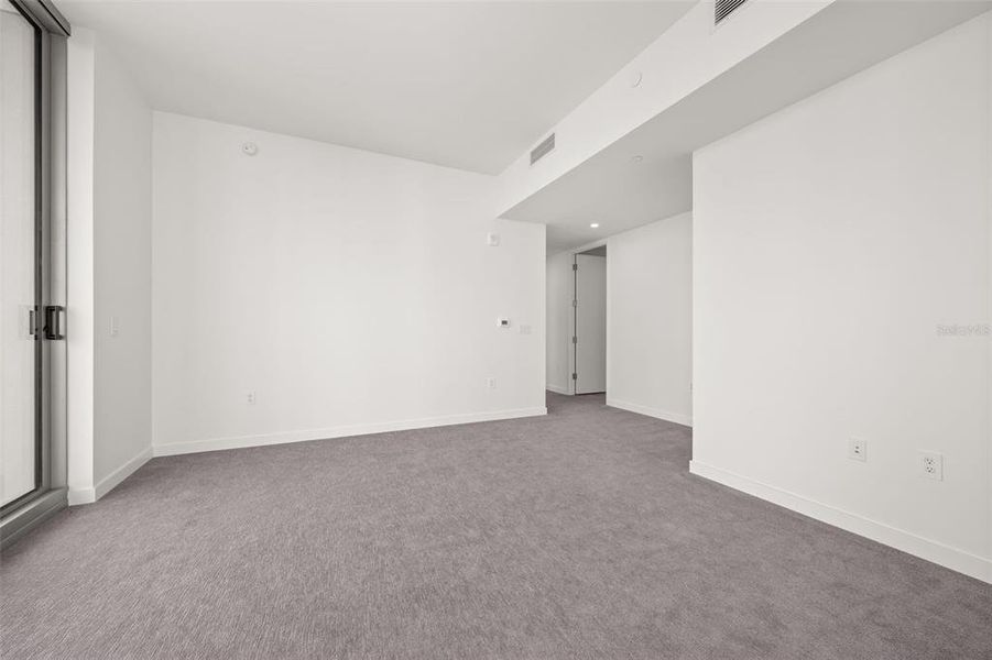 Spacious, unfurnished interior of a new home in , St. Petersburg (Image 22).