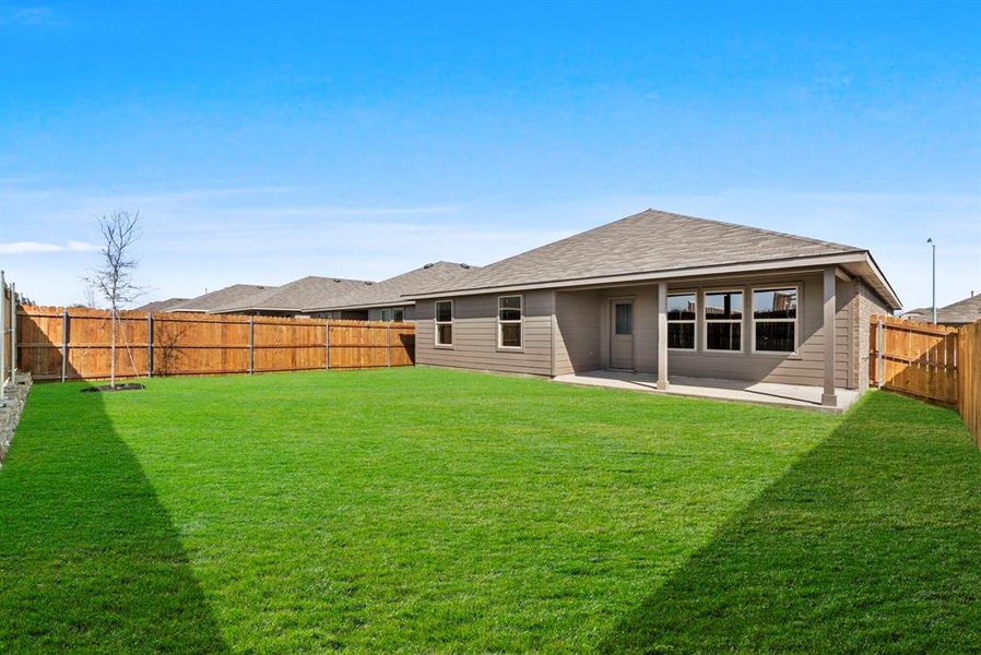 Exterior details and patio area of a home in Sunnycreek, Crowley (Image 4).