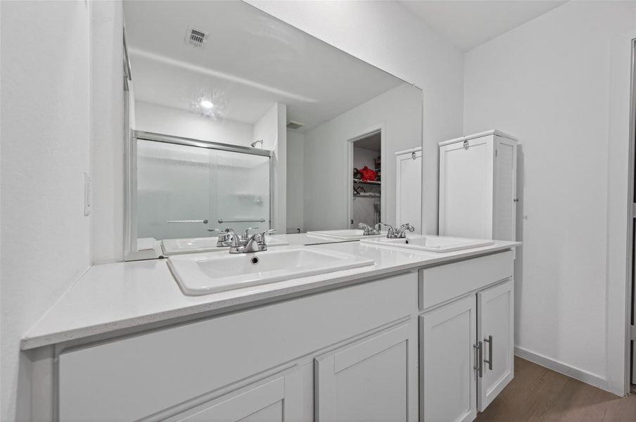 Furnished interior view inside a new home in The Grand Prairie: Watermill Collection, Hockley (Image 32).