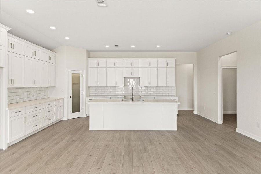 Spacious, unfurnished interior of a new home in , Freeport (Image 22).