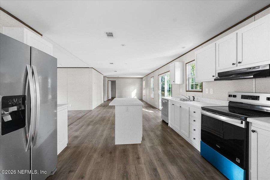 Furnished interior view inside a new home in , Palatka (Image 4).