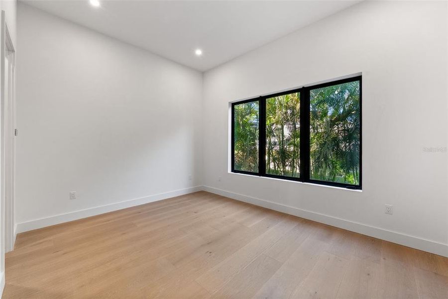 Spacious, unfurnished interior of a new home in , Tampa (Image 51).