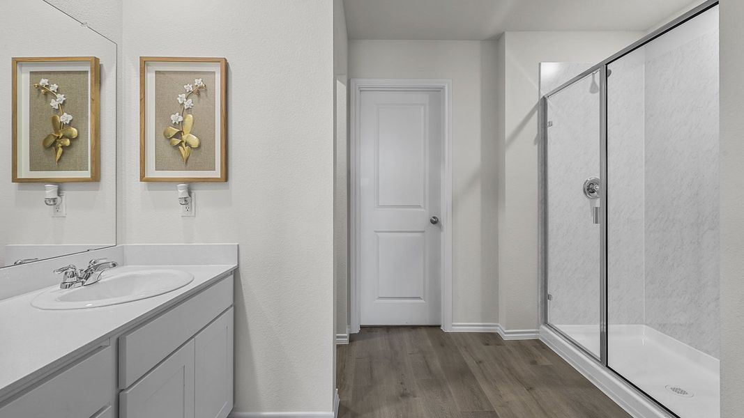 Furnished interior view inside a new home in Stonewyck Farms, Ennis (Image 26).
