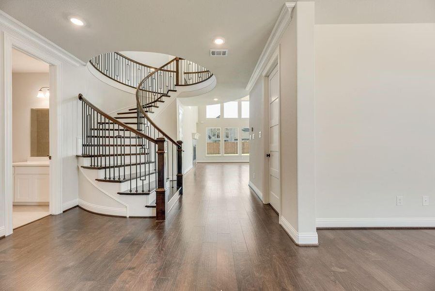 Spacious, unfurnished interior of a new home in Dominion of Pleasant Valley, Wylie (Image 27).