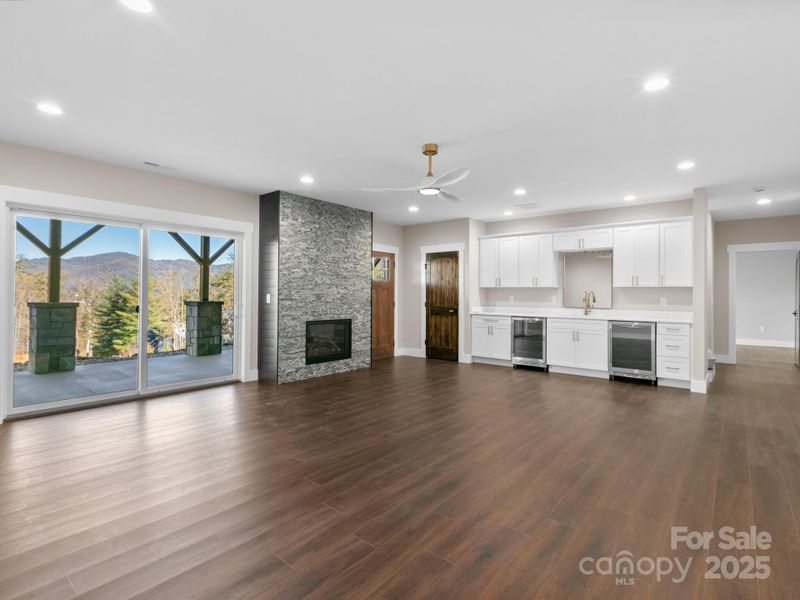 Spacious, unfurnished interior of a new home in , Fairview (Image 19).