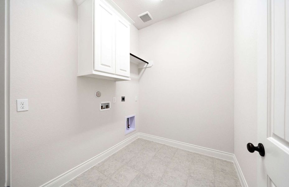 Representative unfurnished interior of a home built from the 2500 by Ravenna Homes in The Highlands 55′, Porter (Image 31). Representative unfurnished interior of a home built from the 2500 by Ravenna Homes in The Highlands 55′, Porter (Image 31).