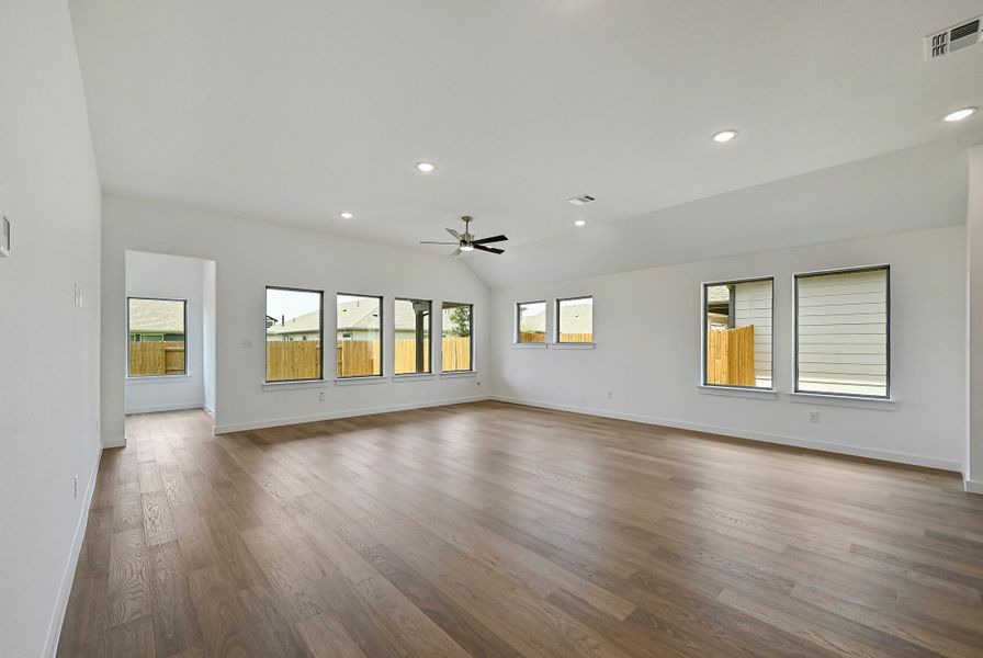 Spacious, unfurnished interior of a new home in Prairie Winds, Hutto (Image 18).