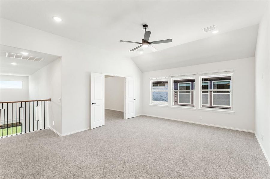 Spacious, unfurnished interior of a new home in Chaparral Park, Oak Point (Image 36). Spacious, unfurnished interior of a new home in Chaparral Park, Oak Point (Image 36).