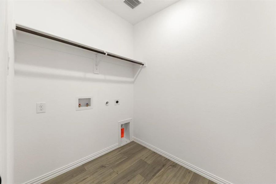 Spacious, unfurnished interior of a new home in Devonshire 40s, Forney (Image 18).