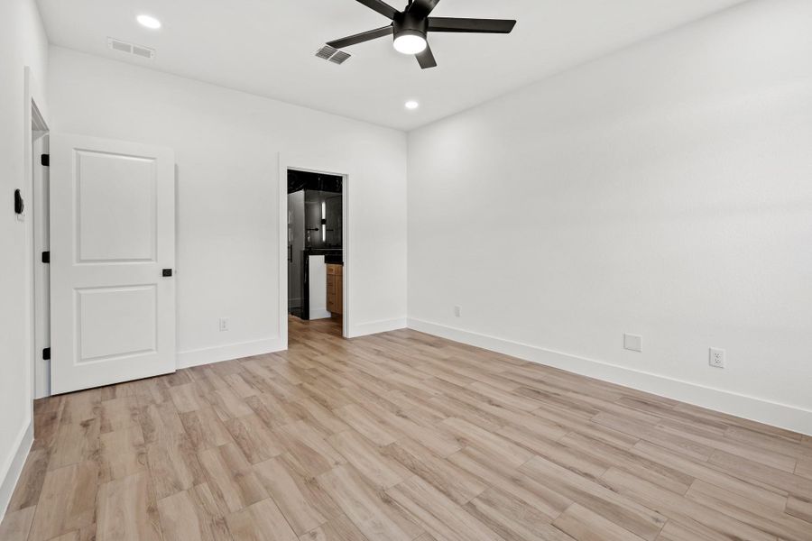 Spacious, unfurnished interior of a new home in , Needville (Image 13).