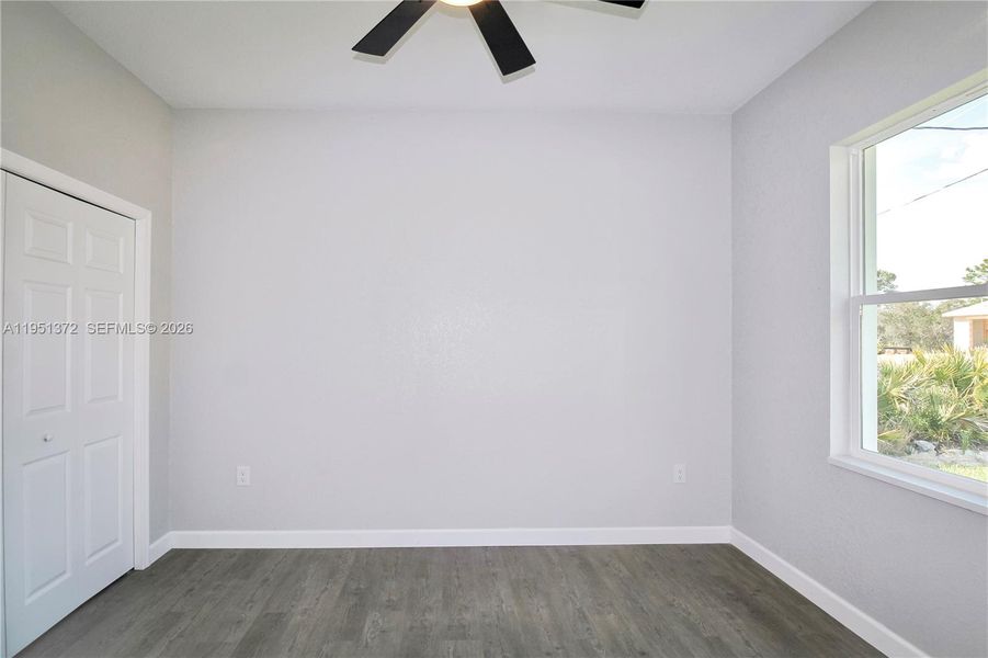 Spacious, unfurnished interior of a new home in , Sebring (Image 33).