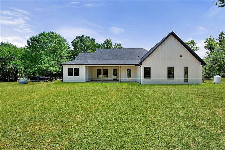 Exterior details and patio area of a home in , Corsicana (Image 26).