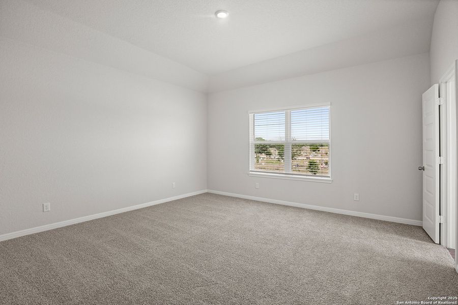 Spacious, unfurnished interior of a new home in Melissa Ranch, San Antonio (Image 13).