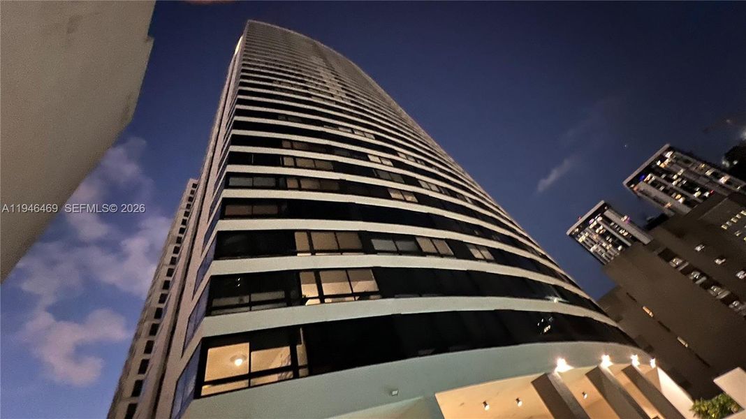 Condo located in Miami, FL showcasing its design and architecture (Image 28).