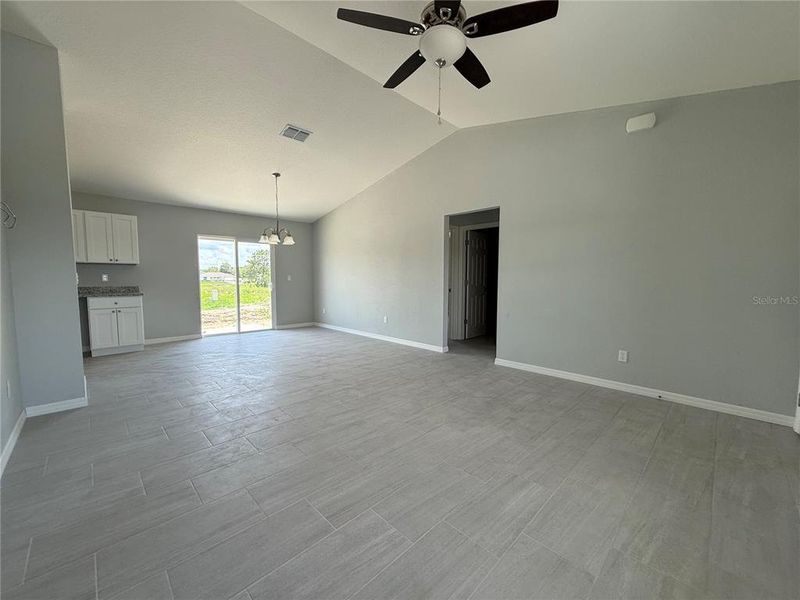 Spacious, unfurnished interior of a new home in , Dunnellon (Image 7).
