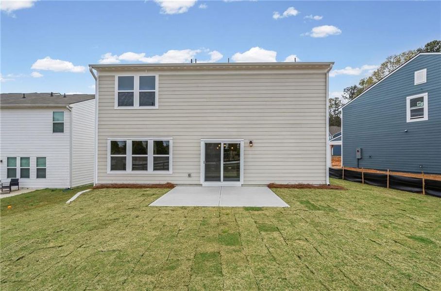 Exterior details and patio area of a home in Crossvine Estates, Braselton (Image 29).