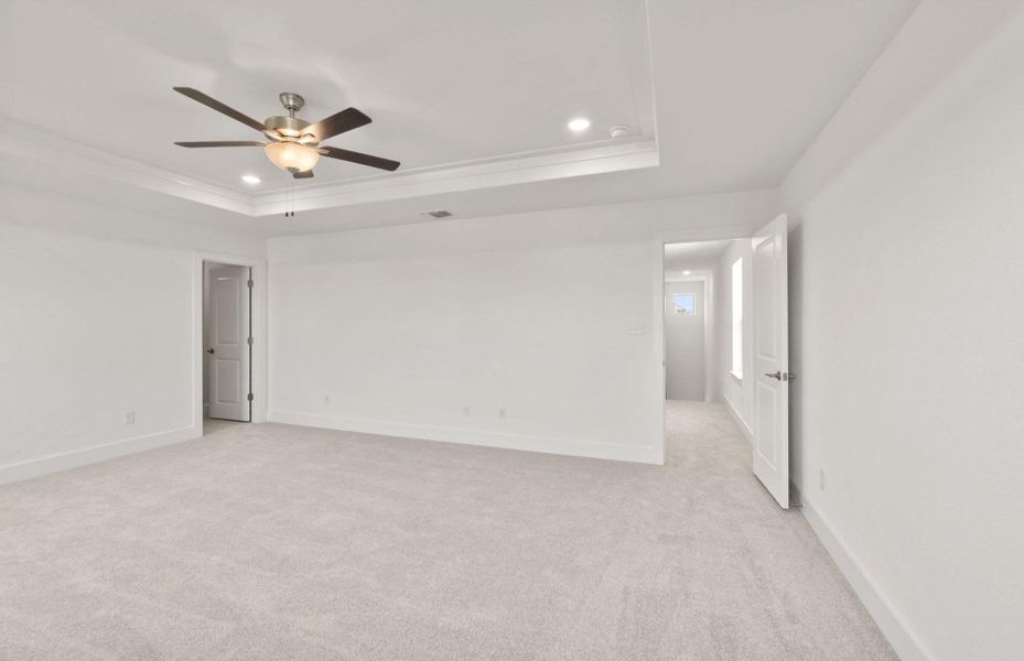 Spacious, unfurnished interior of a new home in Saddleback at Santa Rita Ranch, Liberty Hill (Image 9).
