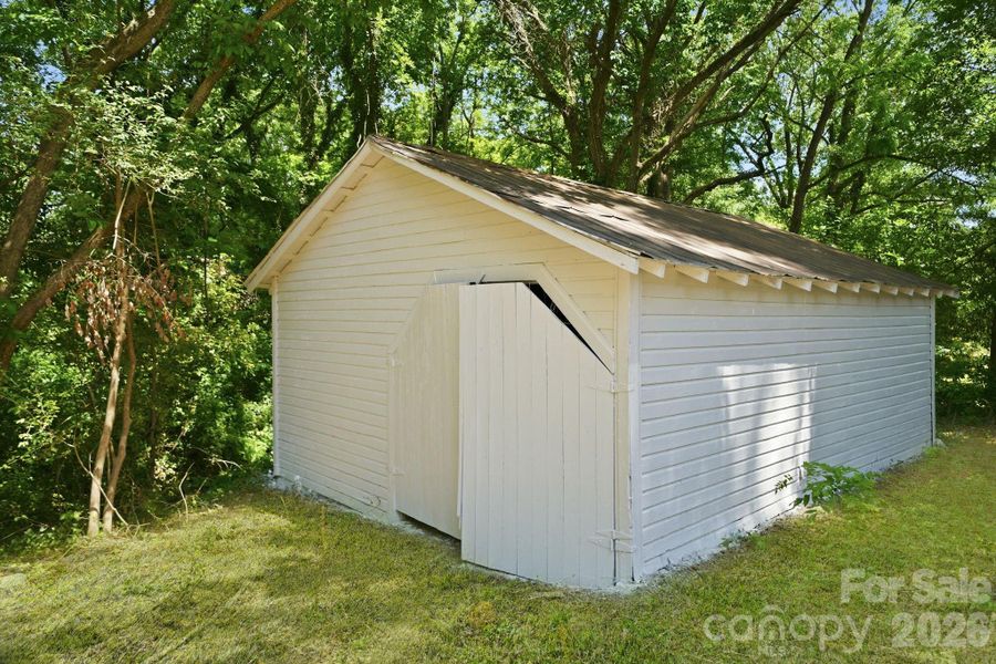 Private Backyard w/ Detached Shed/Garage