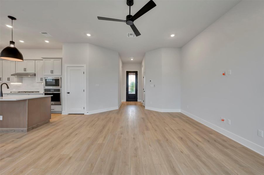 Family Room - Entry