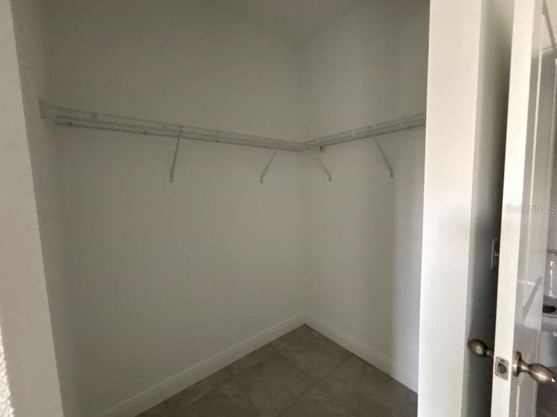 Spacious, unfurnished interior of a new home in , Citrus Springs (Image 13).