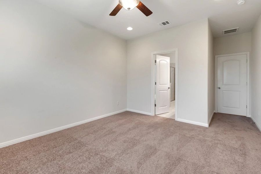 Representative unfurnished interior of a home built from the Cambridge by Ashton Woods in Lagos Reserve, Manor (Image 17). Representative unfurnished interior of a home built from the Cambridge by Ashton Woods in Lagos Reserve, Manor (Image 17).