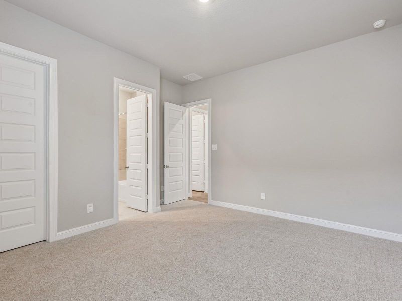 Spacious, unfurnished interior of a new home in Massey Oaks - Estate Series, Pearland (Image 19).