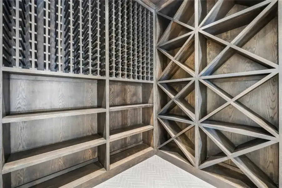 Condo located in Alpharetta, GA showcasing its design and architecture (Image 5).