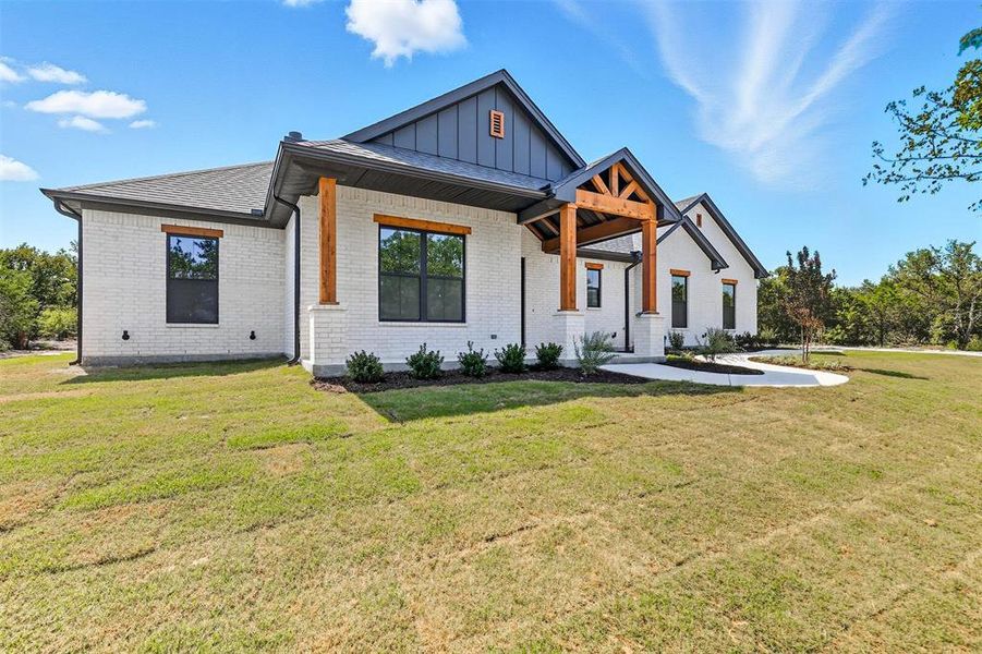 Exterior details and patio area of a home in , Weatherford (Image 4). Exterior details and patio area of a home in , Weatherford (Image 4).