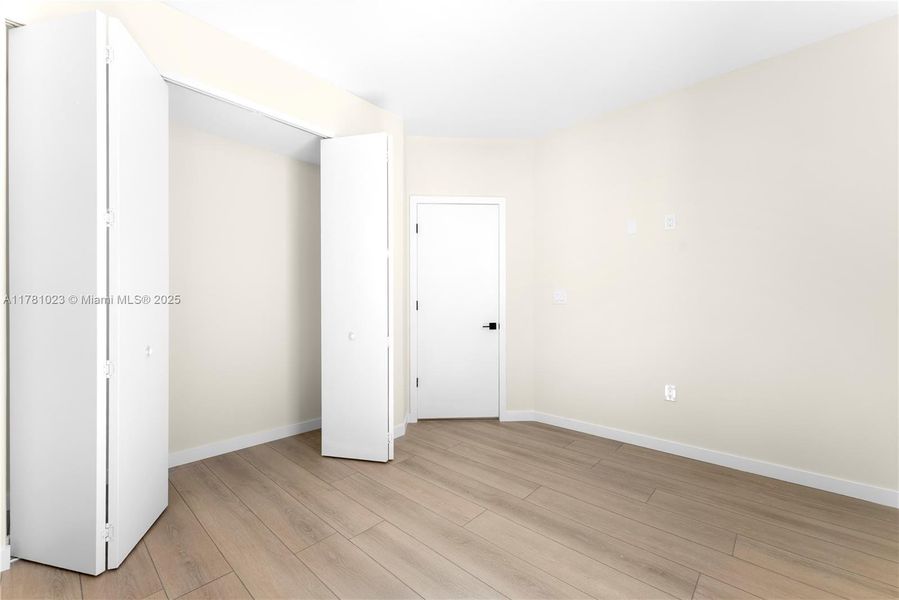 Spacious, unfurnished interior of a new home in , Miami (Image 20).