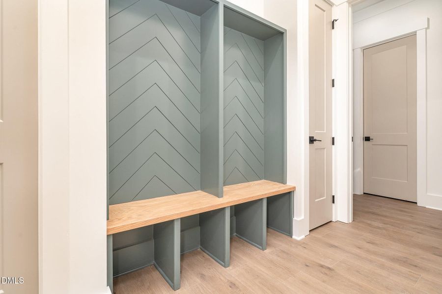 013_wag01852-edit_384