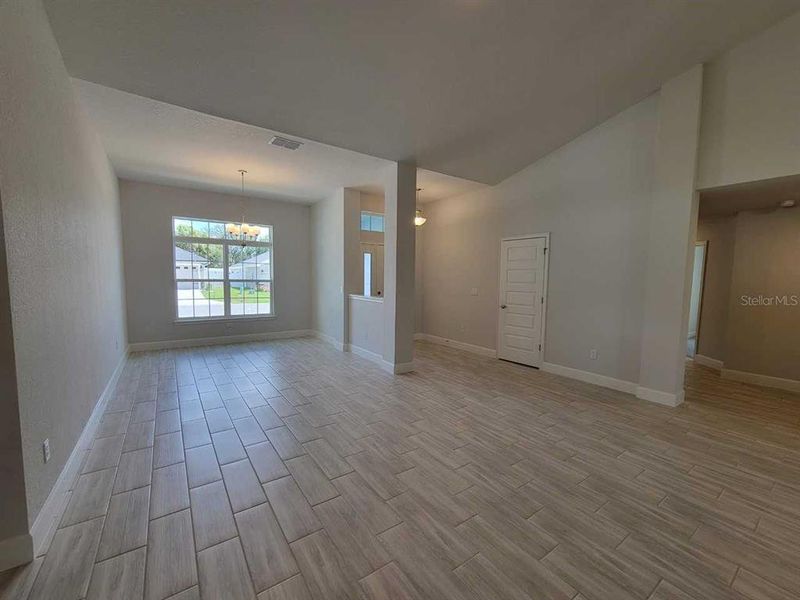 Spacious, unfurnished interior of a new home in , Ocala (Image 14).