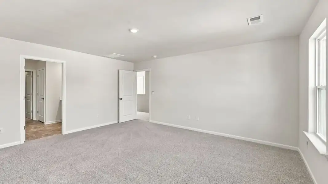 Spacious, unfurnished interior of a new home in Rocky River Ridge, Anderson (Image 29).