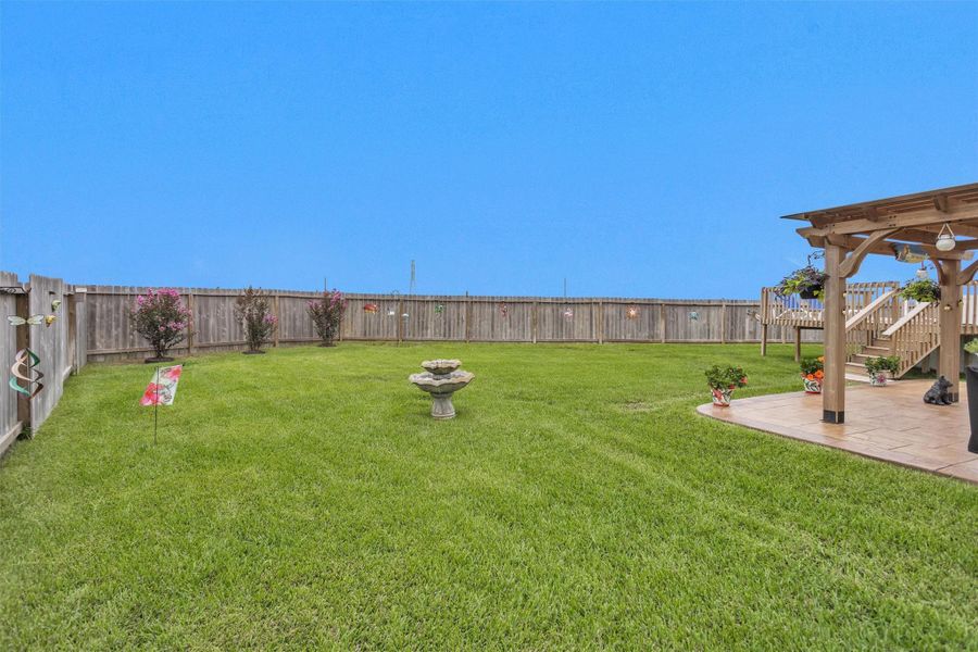 Exterior details and patio area of a home in Central Park, Texas City (Image 22).