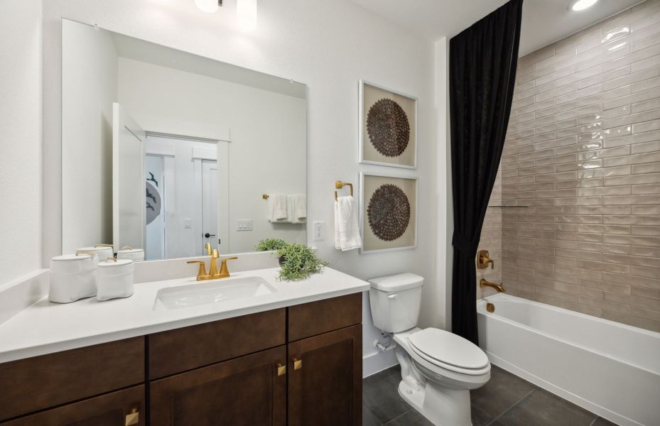 Spacious secondary bathroom